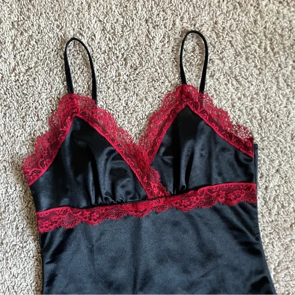 BLACK AND RED LACE TRIMMED SLIP DRESS - Picture 10 of 13